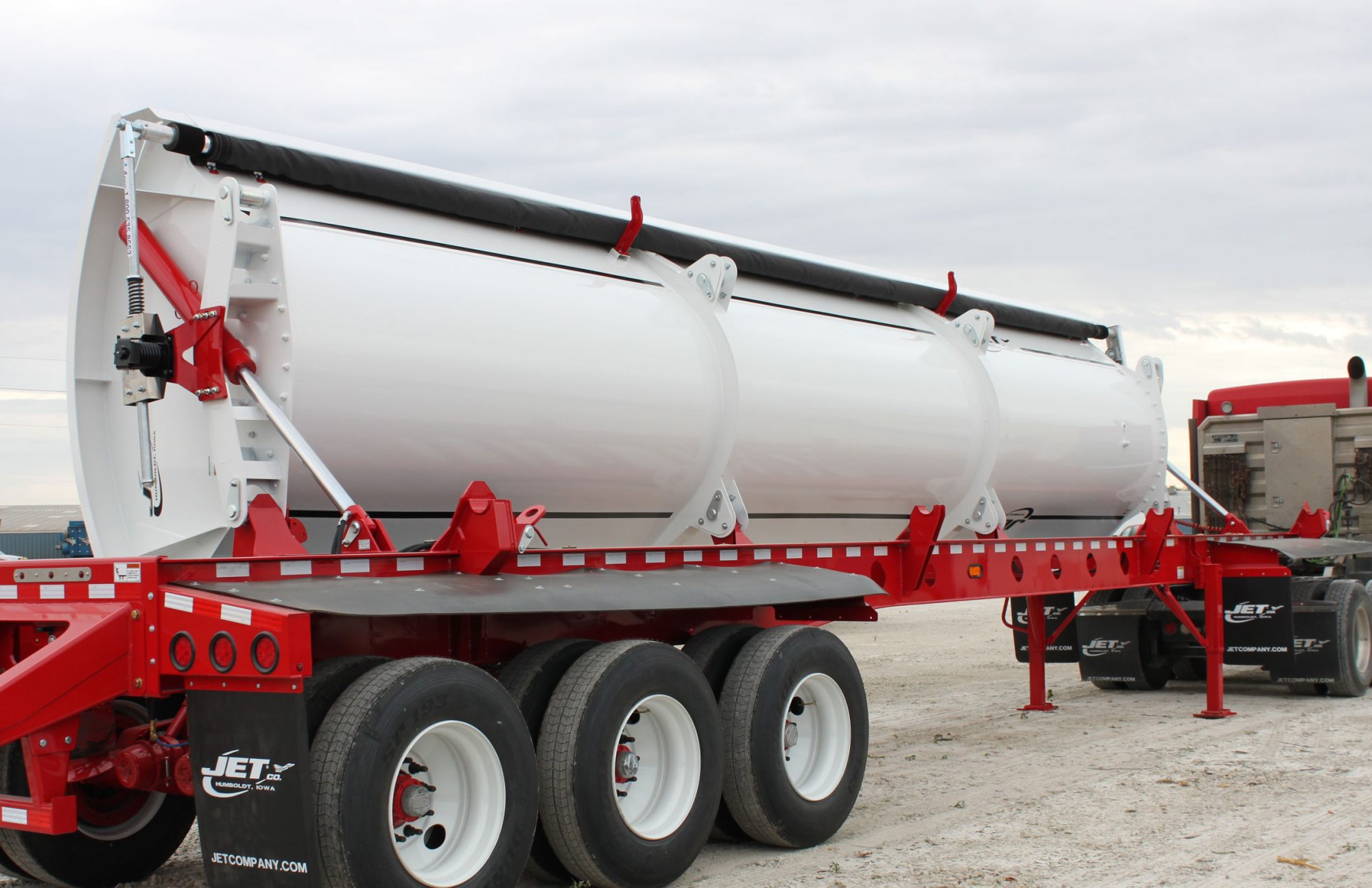 SideDumpTrailerWhiteTubRedTripleAxleChassis Jet Co Trailers