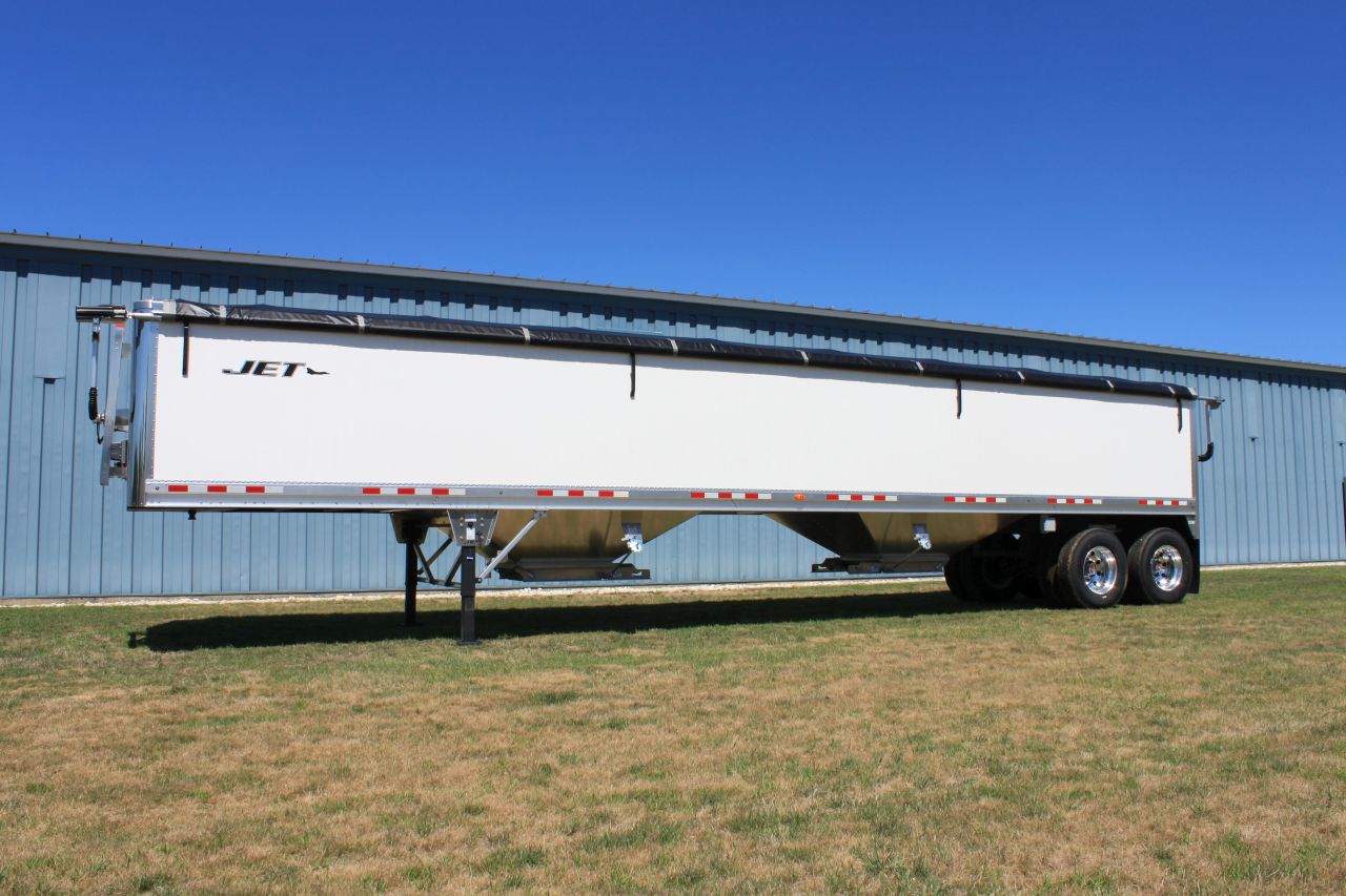 Grain_Hopper_TrailerJet_White_Tandem_AluminumFront_Corner_View Jet